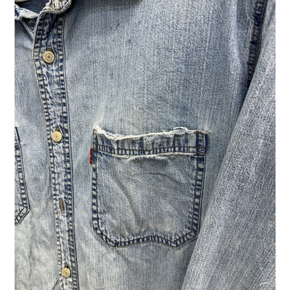 VTG Levi's Denim Shirt Light Wash Blue Red Tab Workwear Thrashed / Men's Large